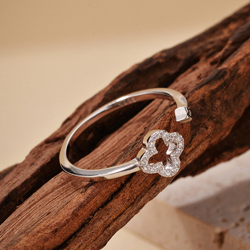 JUSSAN Clover Pave Sterling Silver Ring